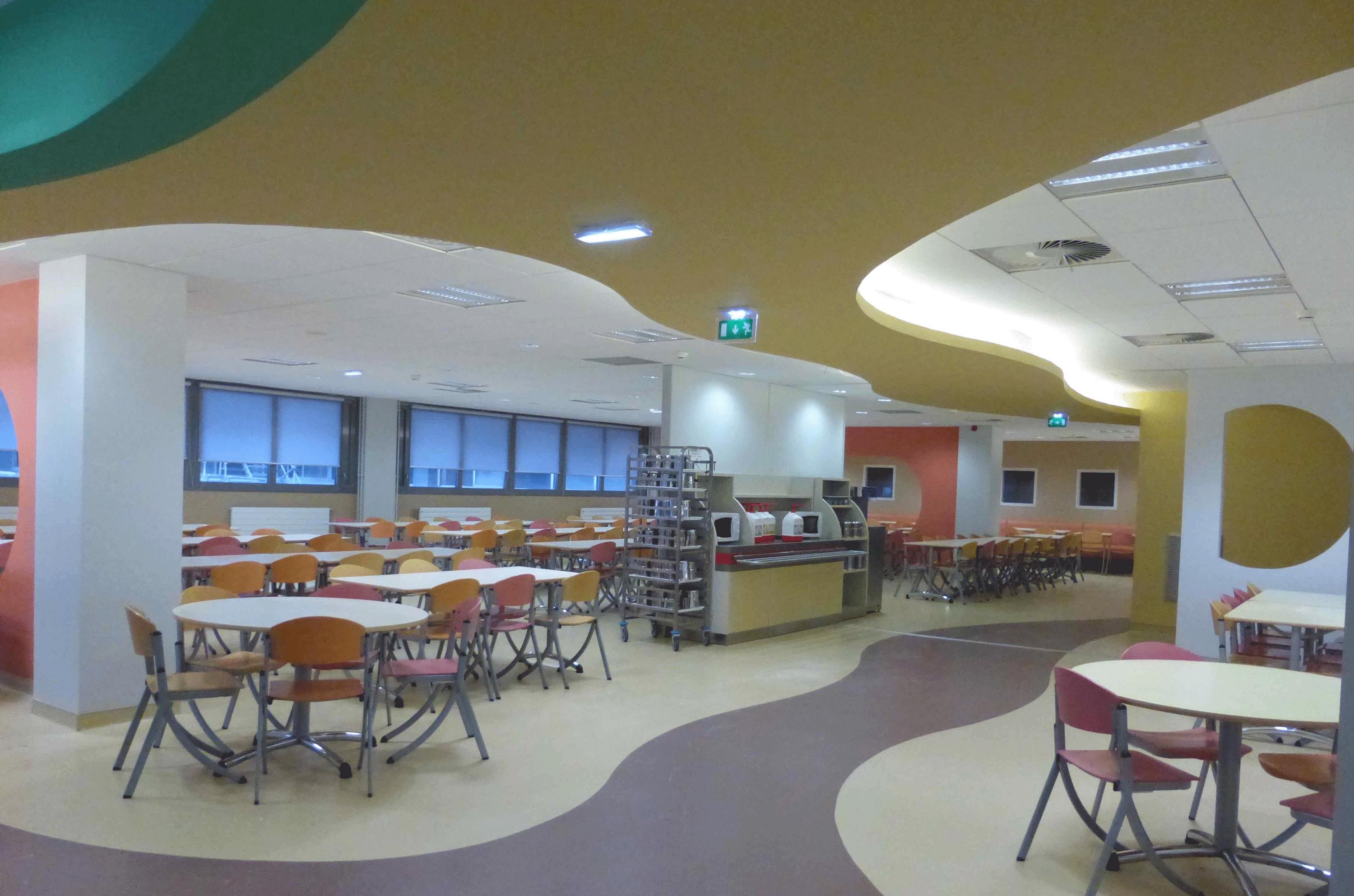 Vue d'ensemble de la salle du restaurant Minjoz